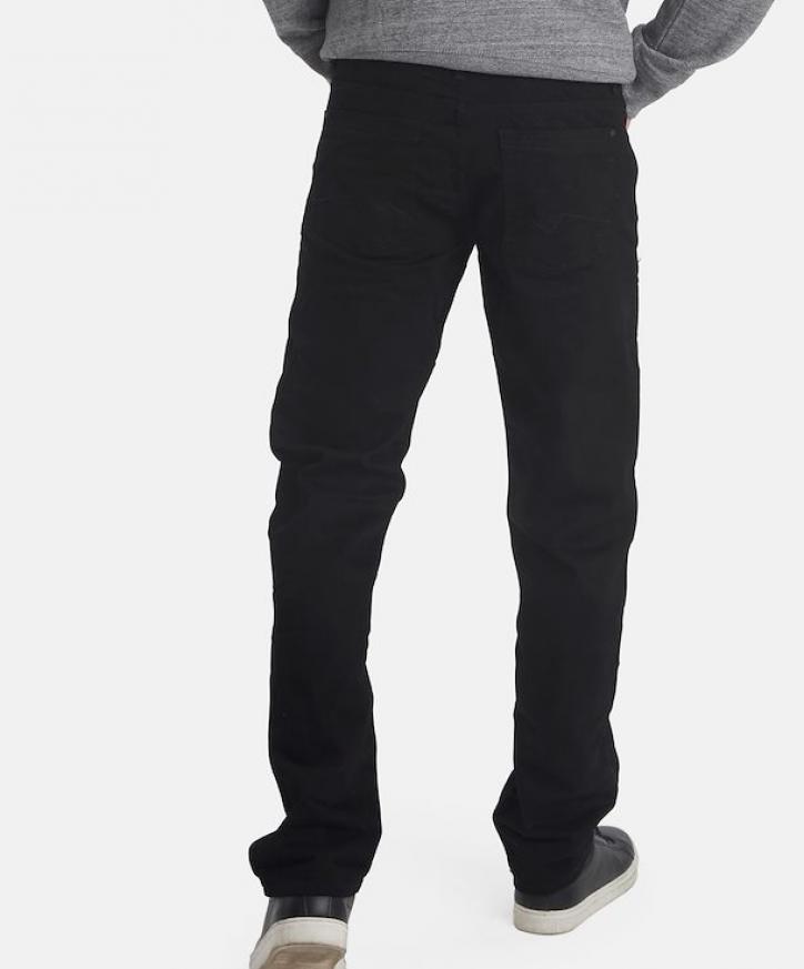 Svarta raka jeans bak