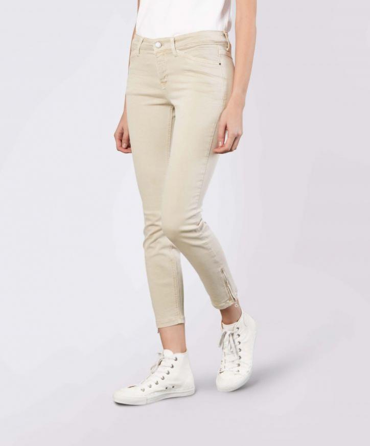 Beige jeansbyxa i kortare modell