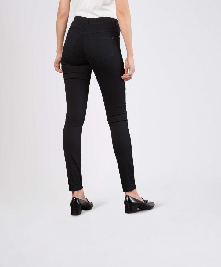 Svarta skinny jeans bak