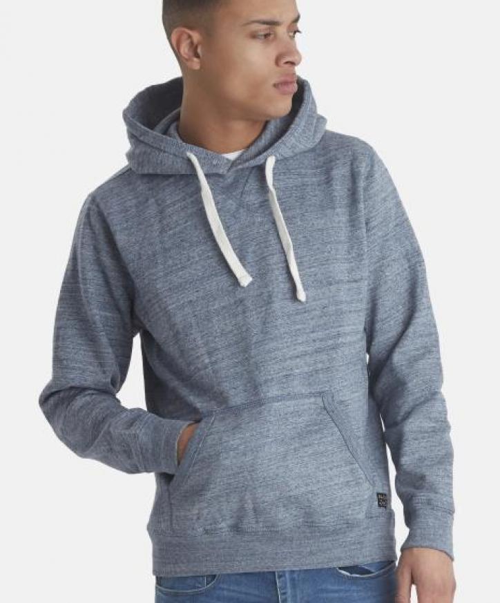 sweatshirt dk navy fram på modell