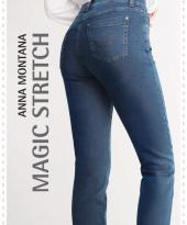 Anna montana jeans på modell