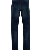 Blå jeans med rakt ben bak