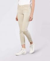 Beige jeansbyxa i kortare modell