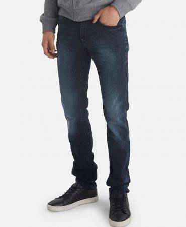Middle blue jeans fram