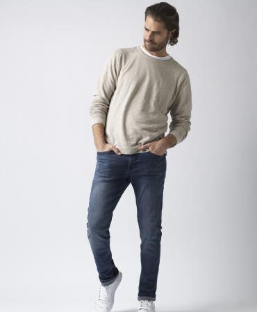 Ferry jeans på modell
